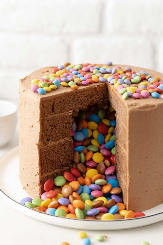 Piñata Torte