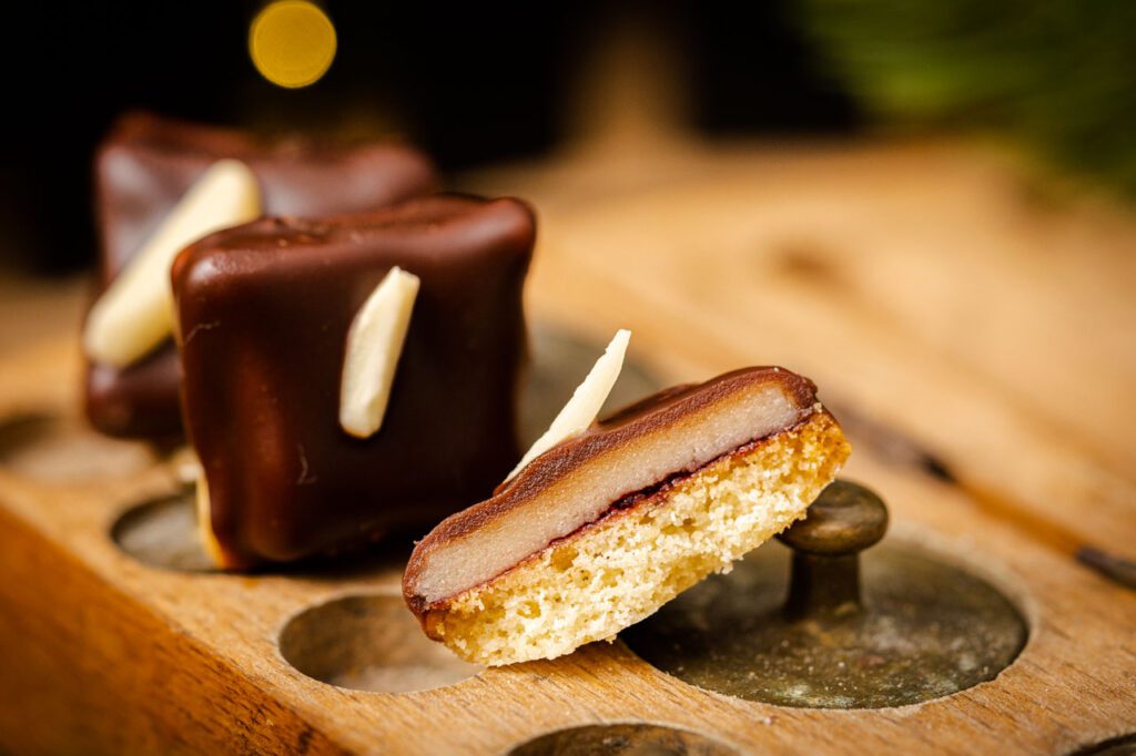 Marzipan-Kirsch-Polster