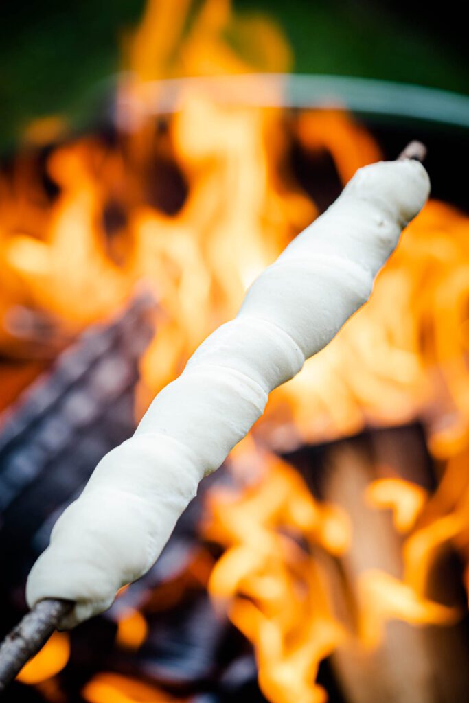 Stockbrot zum Grillen am Lagerfeuer