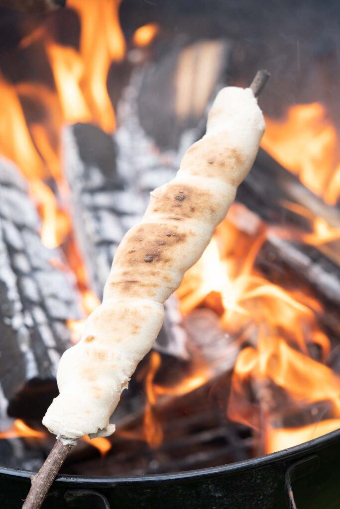 Stockbrot zum Grillen am Lagerfeuer