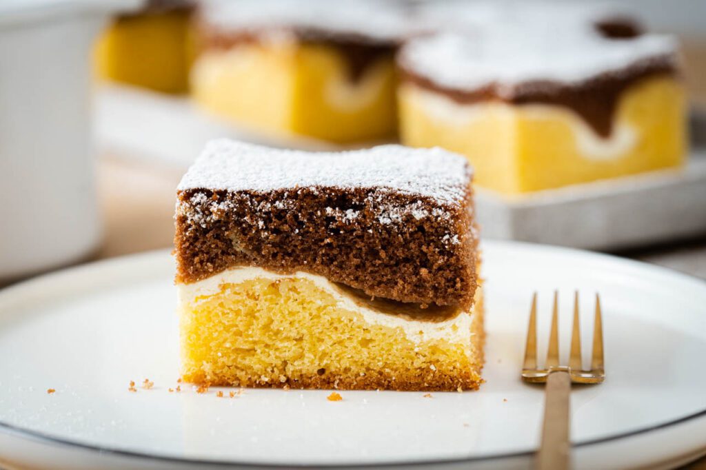 Topfenwellen 2.0 - saftiger Blechkuchenklassiker